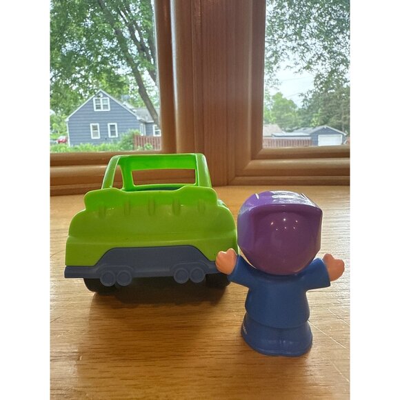 Fisher-Price Little People Race Car Vehicle & Driver Figure Set - Picture 4 of 6